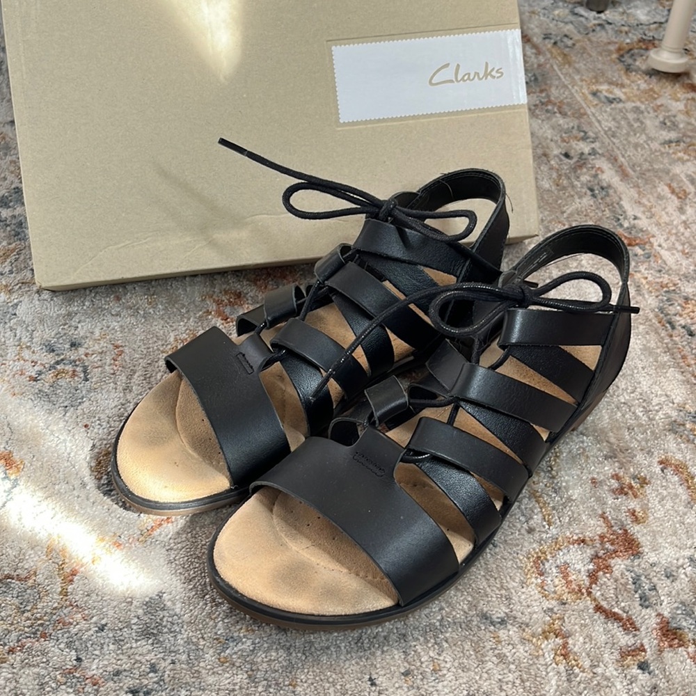 Bay Tulip Black Leather Clarks Sandals 7